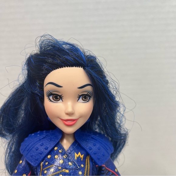 DISNEY DESCENDANTS 2 Evie Barbie doll isle of the lost rare - Picture 2 of 6